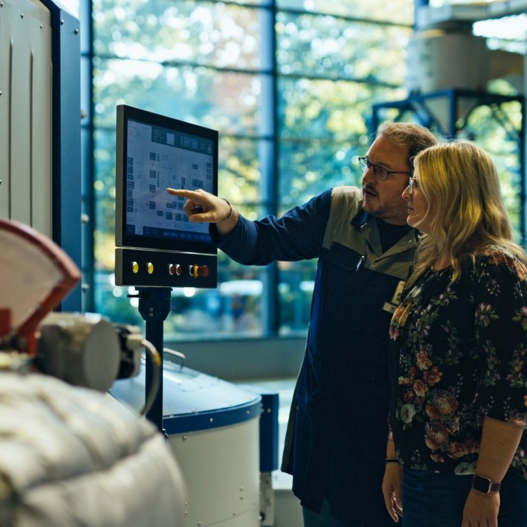Technology Center - We provide training and further education.jpg Employees stand in front of a roaster at a control panel