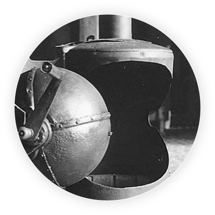 Black and white picture of a spherical roaster