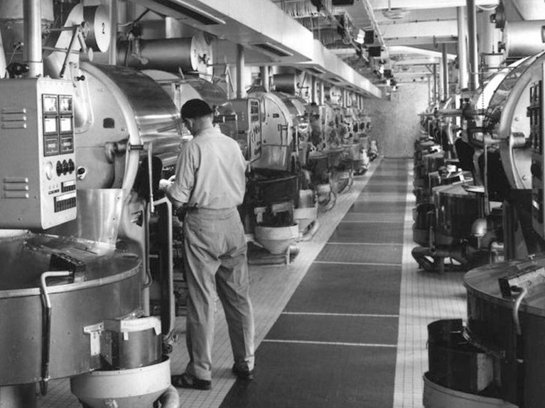 Black and white picture of 1920 shop roaster factory